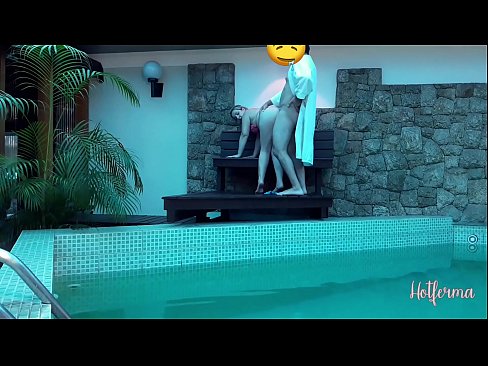 ❤️ Oga pe iranṣẹbinrin si awọn pool, sugbon ko le koju kan gbona ❤ Ohun onihoho ti ile ❌️